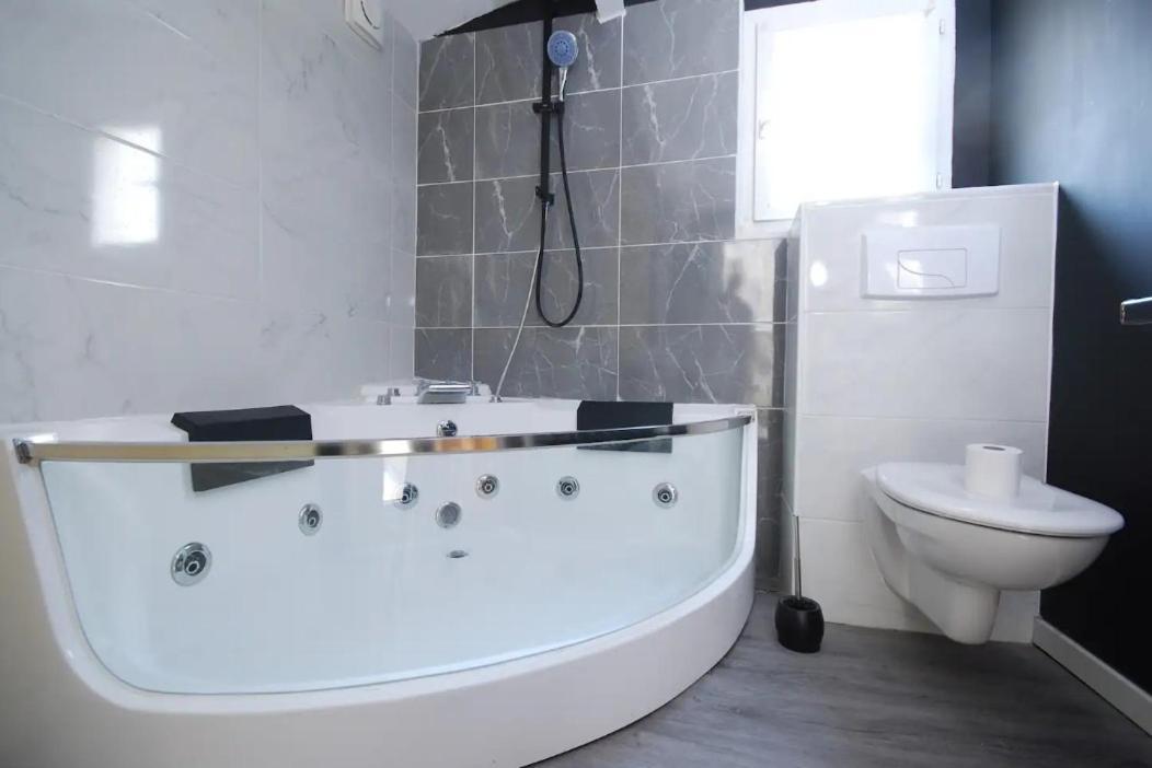 Апартаменти Jacuzzi Terrasse Centre Нарбонн Екстер'єр фото